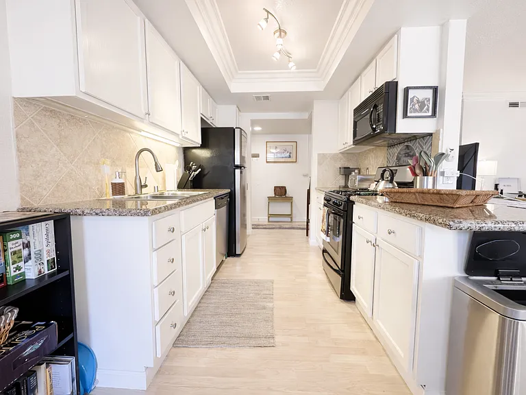 400 N Sunrise Way — Photo 33