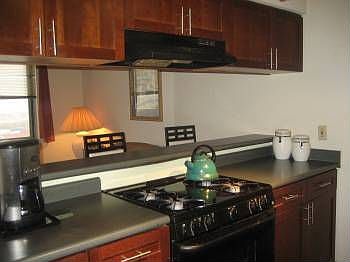 4th image of 600 E 8th St