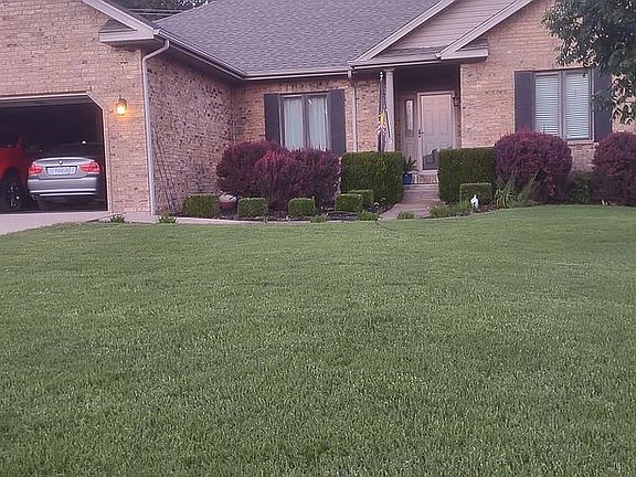 2nd image of 2922 Burgundy St