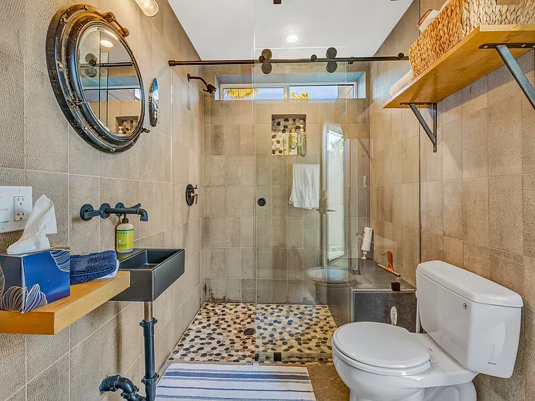 1686 Neptune Ave #1686 — Photo 11