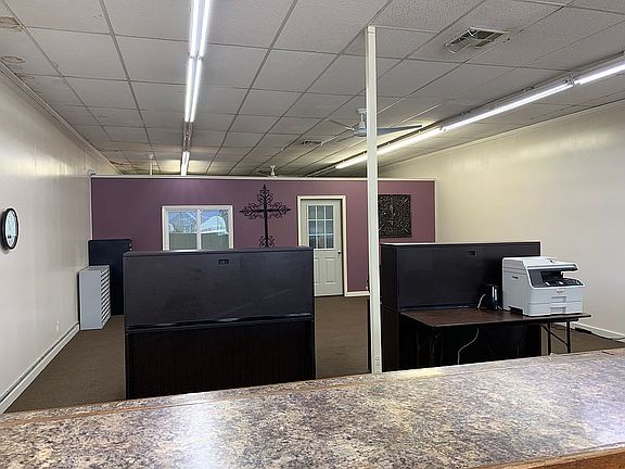 4th image of 222 N Main St