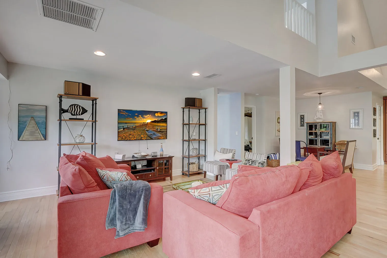 3 bed, 2.0 bath, 2249 sqft, $4,695 — Photo 3