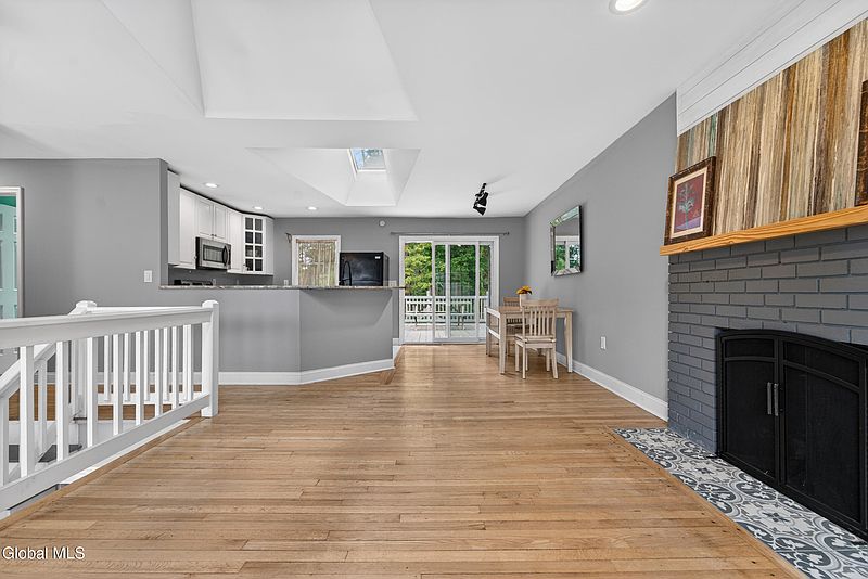 5th image of 5 White Pine Lane