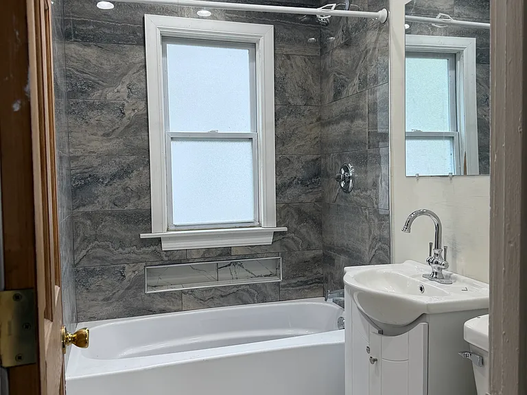 18462 Greenview Ave #1 — Photo 5
