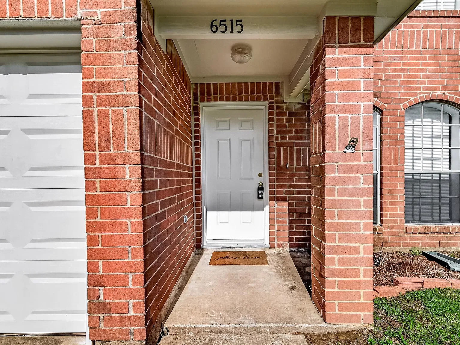 4 bed, 2.5 bath, 1738 sqft, $1,900 — Photo 3