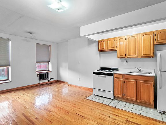 3rd image of 1797 Lexington Ave #6D