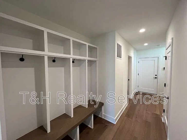 818 Union St — Photo 9