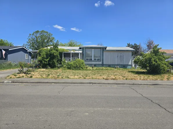 8258 23rd St, White City, OR 97503