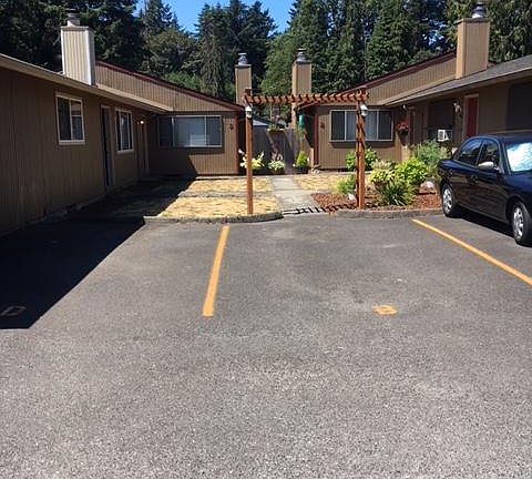 3rd image of 2815 E 19th St APT E