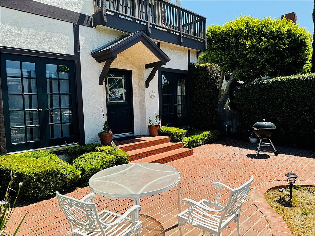 2 bed, 2050 sqft, $8,400 — Photo 3