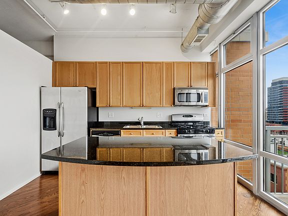 5th image of 950 W Monroe St Unit 809