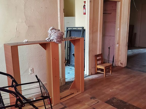4th image of 1233 Putnam Ave
