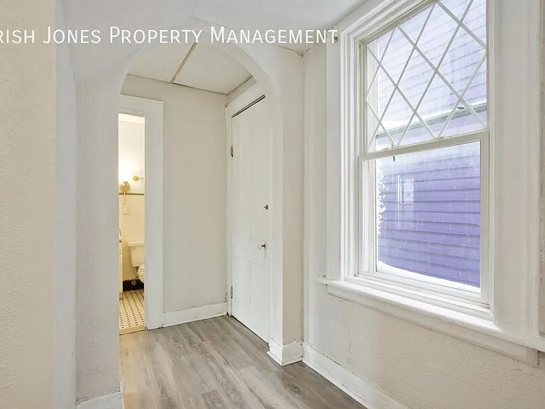 476 Niagara St #2 — Photo 5