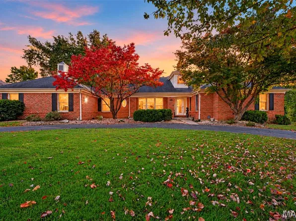 15908 Wetherburn Rd, Chesterfield, MO 63017