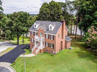 356 Mallard Dr, Colonial Heights, VA 23834