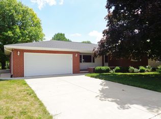 208 Ossami Lake Dr, Morton, IL
