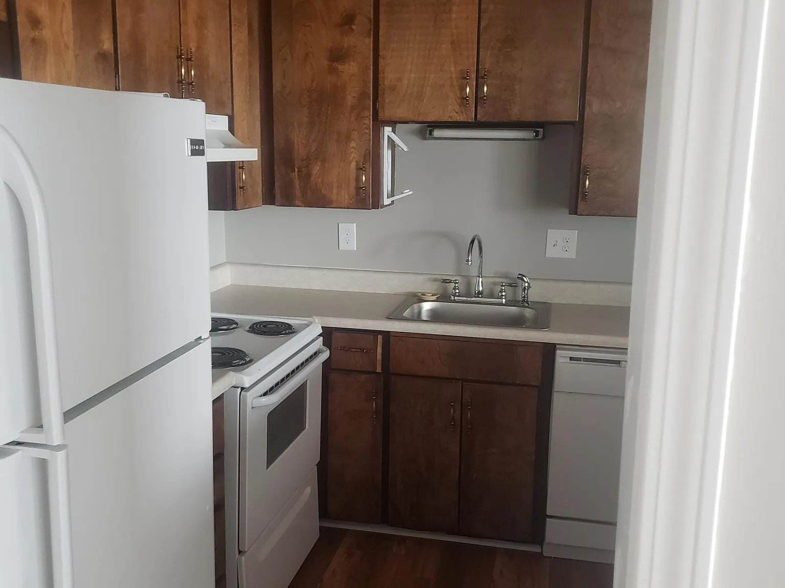 3 bed, 1100 sqft, $1,600 — Photo 4