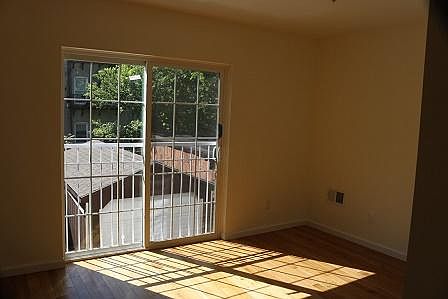 4th image of 206 Woodward St #1