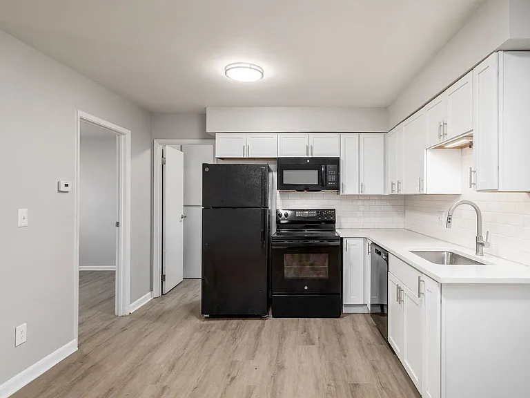 639 Riverview Dr #8 — Photo 4