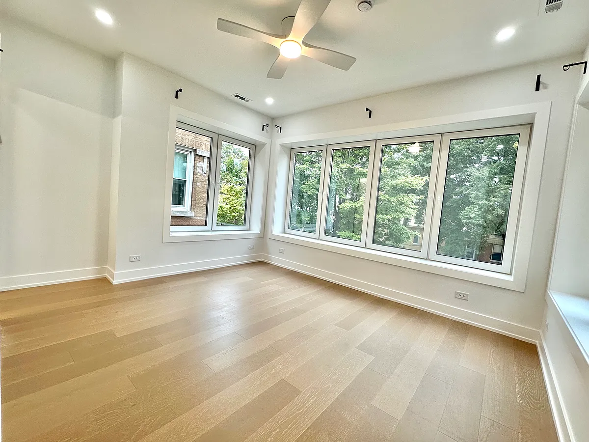 Building Photo - 5937 N Fairfield Ave #2