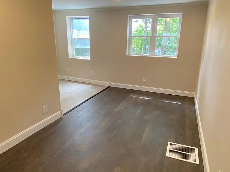 216 W Washington Ave — Photo 10