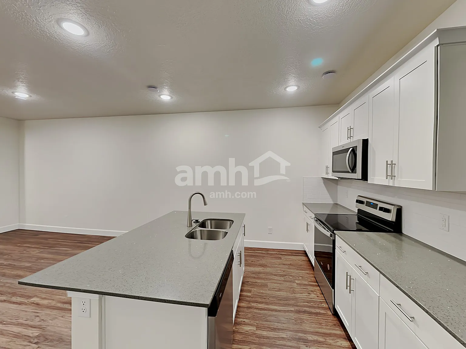 3 bed, 2.5 bath, 1603 sqft, $2,190 — Photo 3