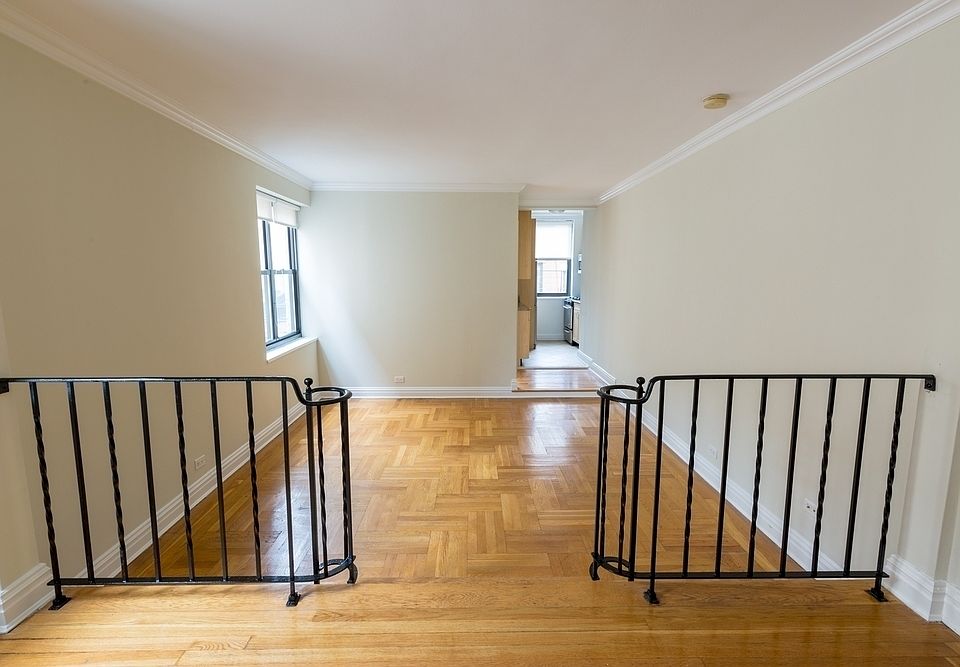 1st image of 10 Downing St APT 4R