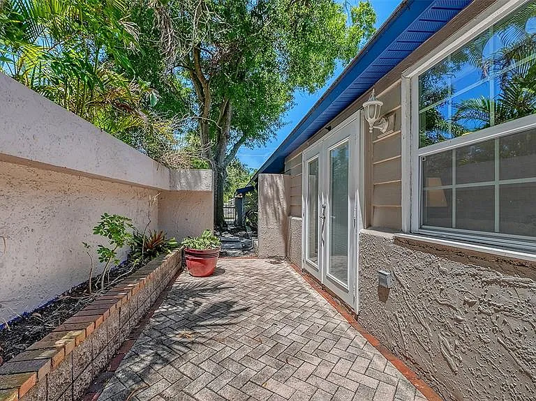 1127 S Osprey Ave — Photo 57