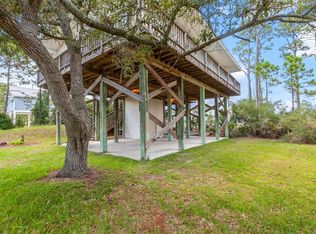 32 Pelican St, Panacea, FL 32346