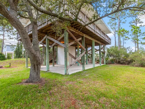 32 Pelican St, Panacea, FL 32346