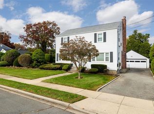 191 N Atlanta Ave, Massapequa, NY 11758