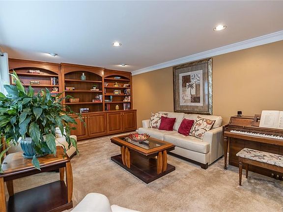 5th image of 7808 Millcreek Dr