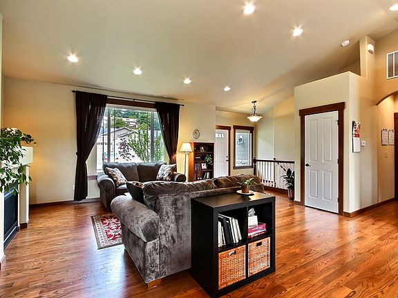 3rd image of 10313 88th Avenue Ct SW