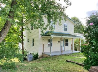 204 Country Club Rd, Oak Hill, WV 25901