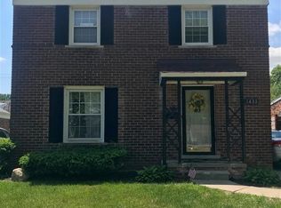 1431 Hollywood Ave, Grosse Pointe Woods, MI 48236