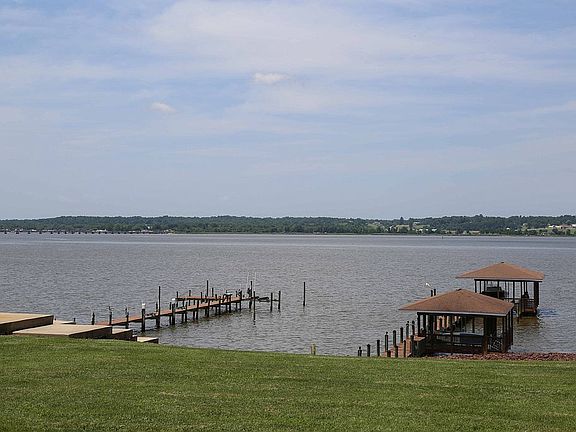 2nd image of 410 Riverside Dr
