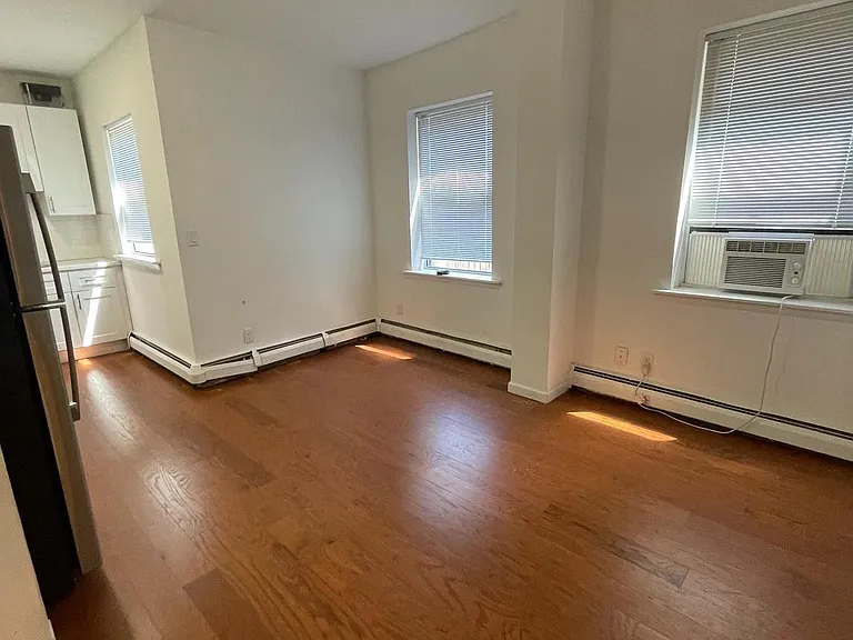 1917 Spring Garden St #2 — Photo 4