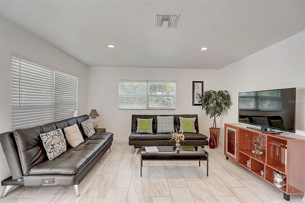 2 bed, 1.0 bath, 1000 sqft, $2,500 — Photo 4