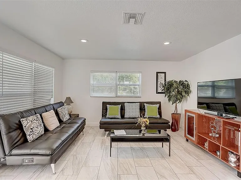 626 S Osprey Ave — Photo 4