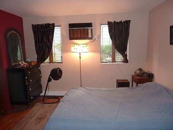 5th image of 346 Leonard St