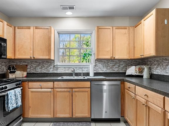 5th image of 30-13 Federal Hill Rd #13