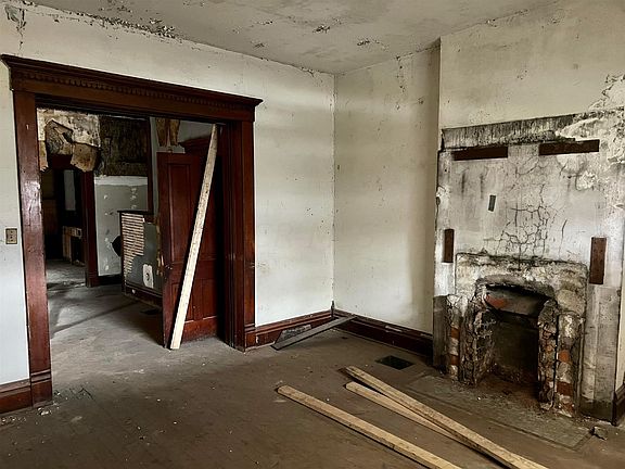 3rd image of 748 E Mound St