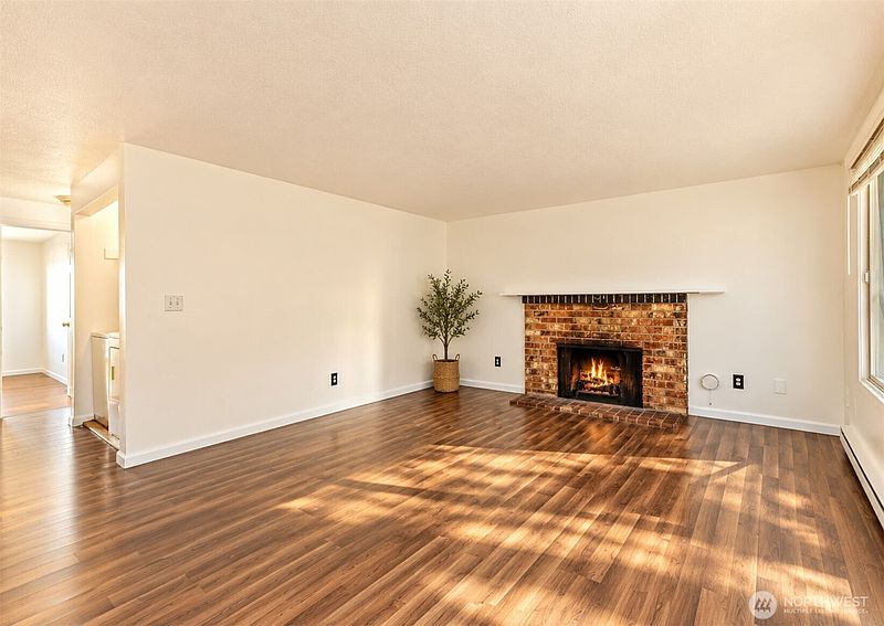3rd image of 21614 29th Avenue S