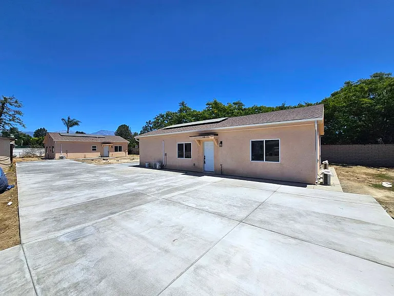 11821 Pipeline Ave #1 — Photo 22