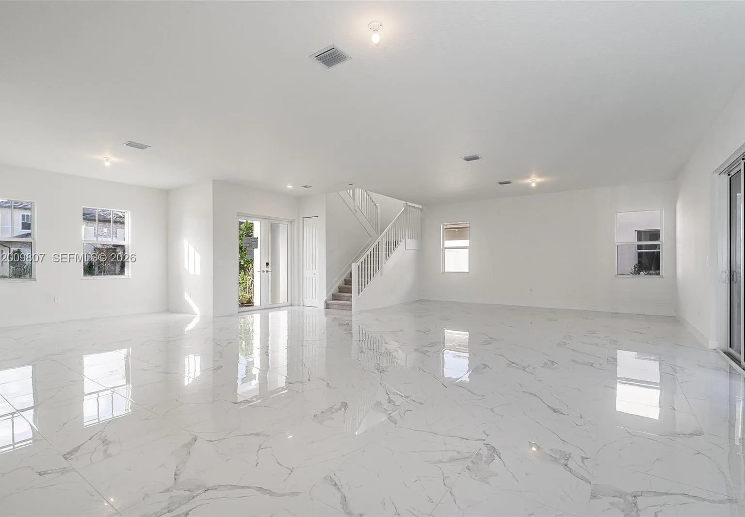 4 bed, 3.0 bath, 2952 sqft, $7,500 — Photo 3