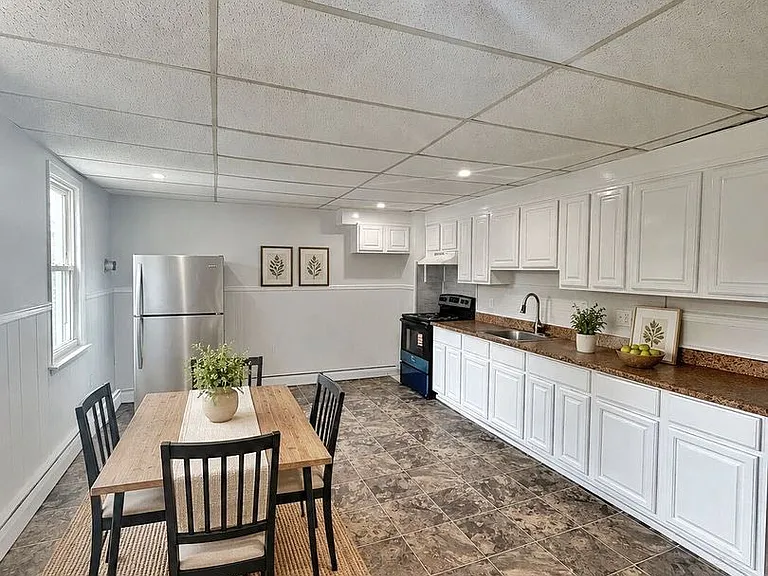 1129 Butler Street — Photo 3