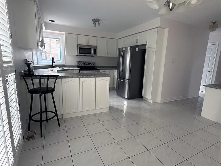 43 Falconridge Dr — Photo 7