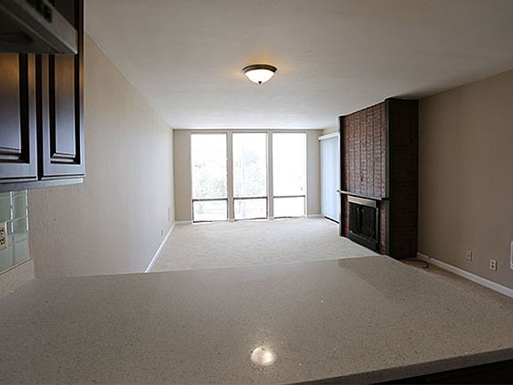 4th image of 102 Locksley Ave APT 103
