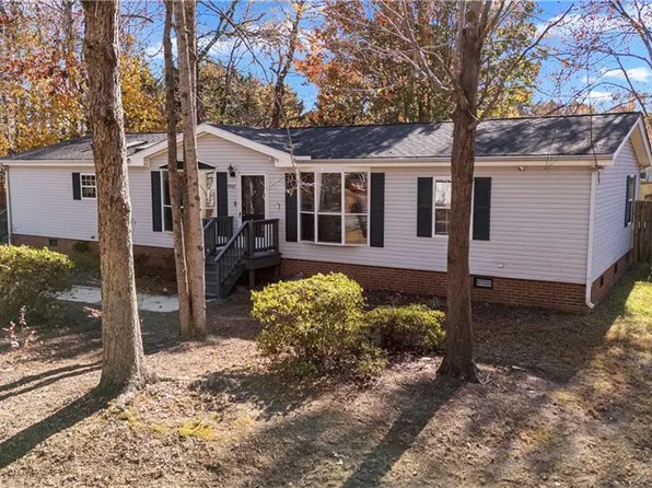5507 Bridgeway Dr, Greensboro, NC 27406
