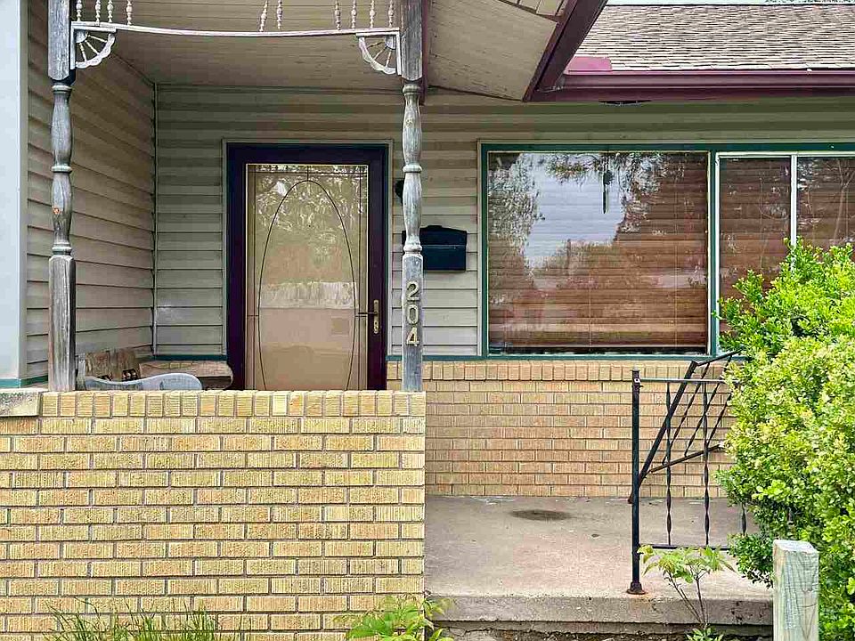1st image of 204 N Cedar Ave